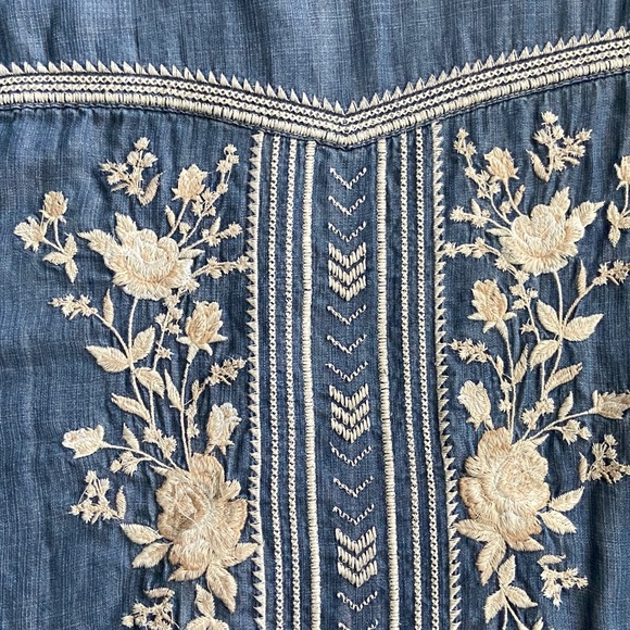 DRIFTWOOD Blue Denim Top with beautiful floral embroidery pattern. Size M. NWT - Picture 12 of 12